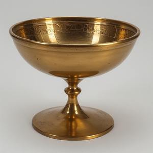 Cáliz de iglesia de pátina dorada hecha a mano con tallo tallado y base diseñada para servicio de vino ceremonial sagrado y decorativo - Product Image 1