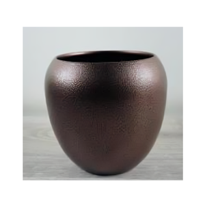 Gran maceta de cerámica con encanto atemporal y detalles sutiles, ideal para plantas de interior frondosas en pisos de mesa o alféizares de ventanas - Product Image 1