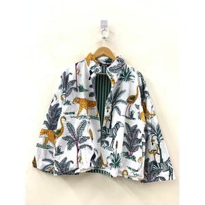 Veste en coton imprimé au motif Jungle Darbar, couleur ivoire, style safari, avec col montant, respirante, design estival, finition soignée - Product Image 4