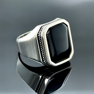 Anillo de Sello Masculino de Plata de Ley 925 Sólida Hecho a Mano con Ónix Negro Octogonal de 12x16mm y Engaste de Bisel para Boda - Product Image 1