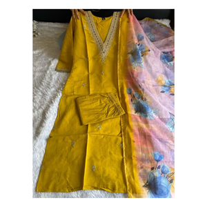 Kurti กางเกง & ชุดเสื้อผ้าสไตล์พื้นเมืองสำหรับผู้หญิงดีไซน์ใหม่เหมาะสำหรับงานแต่งงานงานปาร์ตี้และงานรื่นเริง - Product Image 1