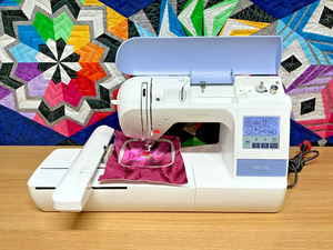 Máquina de Bordar Computarizada Brother PE770 con Accesorios - Máquina de Coser en Buen Estado - Product Image 3
