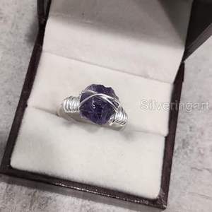 แหวนเงินแท้ 925 ประดับพลอยแอมะทิสต์ธรรมชาติ สำหรับผู้หญิง ดีไซน์เก๋ งานแฮนด์เมด เหมาะเป็นของขวัญคริสต์มาส หรือของขวัญวันเกิดเดือนกุมภาพันธ์ - Product Image 2