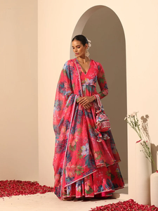 GUL QUDRAT Mousseline Rose Moderne en Soie Lehenga Choli avec Impression Numérique en Mousseline de Soie Dupatta Vêtements de Mariage Réversibles - Product Image 2