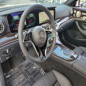 ¡Oferta Imperdible! Mercedes-Benz Clase E 4MATIC AWD 2023 Súper Limpio, Automático, Blanco Diamante Metálico, Sedán de Lujo - Product Image 4