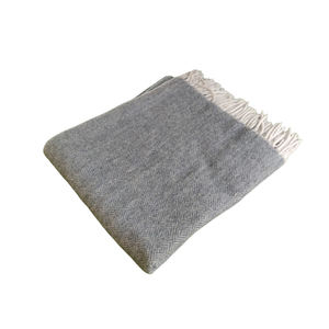 Couverture King Size à motif de diamant à chevrons de charbon de bois de qualité supérieure au prix de gros - Product Image 1