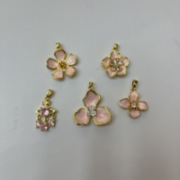 Collier personnalisé, fabrication de bijoux DIY, pendentifs mignons en émail rose en forme de fleurs pour femmes, accessoires de mode en gros
