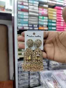 Boucles d'oreilles indiennes plaquées or antique Chand Bali, vente chaude, style ethnique, bijoux en zircon pour femmes, accessoires en perles - Product Image 1