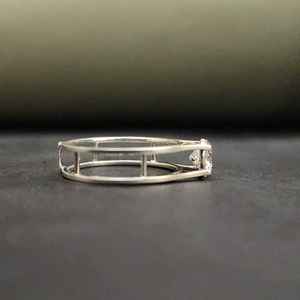 แหวนหมั้นเพชรทรงโซลิแทร์ดีไซน์ล่าสุด สวยงามที่สุด ทำจากหินธรรมชาติ  วัสดุสแตนเลสสตีลชุบทอง 14K  รับรองโดย IGI สำหรับทั้งชายและหญิง - Product Image 5