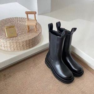 High-quality classic platform Chelsea <b>boots</b> for <b>ladies</b>, luxurious and comfortable, with anti-slip design for <b>walking</b> style. - Product Image 3