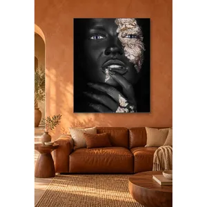 Impression sur toile de femme africaine aux yeux bleus, avec feuille d'or Fida - Product Image 1