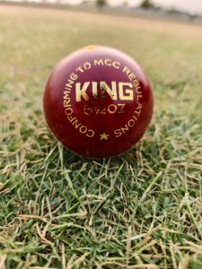 Ballon de cricket professionnel en cuir durable pour le cricket et les matchs, couleurs rouge, blanc et rose, pour l'extérieur - Product Image 5