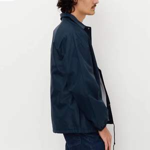 แจ็คเก็ตบอมเบอร์ผ้าฝ้าย 100% คุณภาพสูง ป้องกันลมและน้ำ ทรงหลวม ใส่ได้ทั้งชายและหญิง รับผลิตแบบ OEM พร้อมสกรีนโลโก้ตามสั่ง - Product Image 5