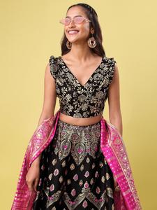 Jacquard Floral Lehenga Choli con Motivo de Pavo Real y Dupatta Semi Cosido con Cremallera Lateral para Mujer - Product Image 4