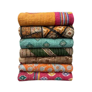Vente en gros de tissu de coton traditionnel indien fait à la main, patchwork réversible vintage Kantha, couvre-lit et couvre-lit