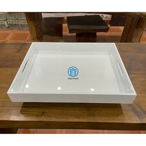 Plateau en laque festonnée blanche pour salle à manger Plateau de service laqué élégant pour boissons au petit déjeuner et accessoires de cuisine modernes - Product Image 3