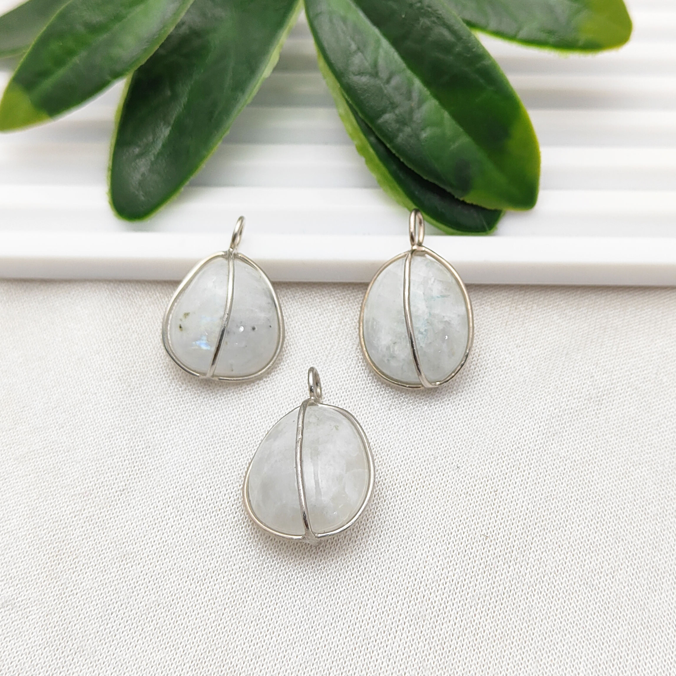 มูนสโตนสีรุ้ง