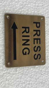 แผ่นทองเหลืองที่มีสี่รูพิมพ์ด้วยขอบโค้งมนมีอยู่ในพื้นผิวมันหรือด้านสำหรับแผ่นชื่อ - Product Image 2