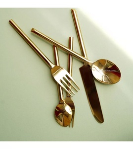Ensemble de 5 ensembles de couverts dorés brillants en acier inoxydable avec poignée ronde pour la maison et le mariage - Product Image 4