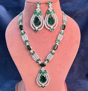 Collar de Esmeralda que sopla la mente, joyería de Esmeralda inspirada en Sabyasachi, joyería nupcial India pakistaní, joyería de Bollywood para mujer - Product Image 1