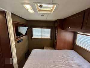 Camping-car T-H-O-R RV M-O-T-O-R C-O-A-C-H 28H 2015 d'occasion en excellent état, haute performance, 36 pieds de long, capacité de charge de 2000 kg, étanche, en acier inoxydable - Product Image 5