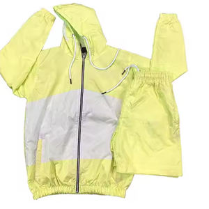 Ensemble coupe-vent personnalisé réfléchissant avec capuche et short d'été, vente en gros, logo en caoutchouc personnalisable, unisexe - Product Image 3