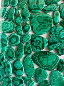 Lot de cabochon de malachite lisse polie à la main en gros Pierre précieuse en vrac semi-précieuse verte naturelle Acheter maintenant! - Product Image 3