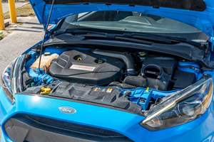 Ford Focus RS 2017 d'occasion en excellent état, boîte manuelle 6 vitesses, transmission intégrale, bleu nitro métallisé, provenance sud-est des États-Unis - Product Image 6