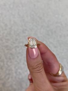 Anillo de compromiso de moissanita con corte esmeralda de 10x7mm | Bisel solitario estilo minimalista | Oro o plata nupcial boda joyería fina OEM - Product Image 3