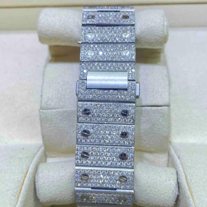 Eleva tu apariencia con nuestro último reloj de pulsera para hombre tachonado a mano con acero inoxidable con accesorio de diamantes VVS Moissanite - Product Image 5