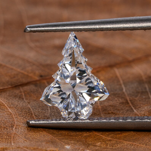 จี้เพชรทรงสามเหลี่ยมสำหรับงานแต่งงานที่มีจริยธรรมทรงหลวมได้รับการรับรองจากห้องทดลองกะรัต1.30ระดับพรีเมี่ยมสร้างเพชรตัดแฟนซีออกแบบได้ตามต้องการ - Product Image 2
