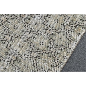 Tapis turc vintage, tapis de 2,6 x 6,1 pieds, tapis gris avec motifs de plantes et d'arbres - Product Image 5
