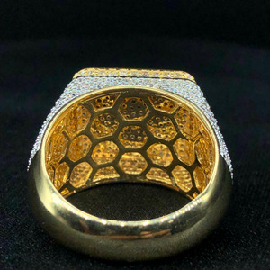 Anillo personalizado de 100 en oro de 10kt estilo hip hop, un anillo que refleja la perfección y la promesa de la eternidad - Product Image 4