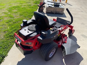 Tondeuse à gazon professionnelle de qualité industrielle, diesel 2 temps, 125 cm³, Toro TurfMaster, 30 pouces, commerciale, à conducteur marchant, avec contrôle par application - Product Image 2