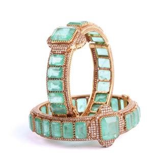 Brazalete único de plata de ley 925 con gema de esmeralda verde Gajaah, estilo regio, con tonalidad de esmeralda y diamantes, para mujer, estilo nupcial - Product Image 2