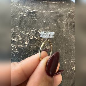 Anillo de Compromiso con Diamante Cultivado en Laboratorio, Corte Ovalado de 3.00 Quilates, VVS2, Certificado por IGI, Chapado en Oro de 18K, Halo Oculto de Lujo, Envío Global - Product Image 6