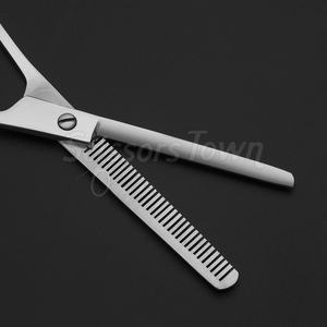 Ciseaux amincissants de qualité supérieure avec marque personnalisée Acier de haute qualité et design léger pour les professionnels - Product Image 2