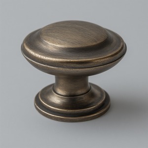 Tirador de puerta antiguo de bronce con exquisitas tallas diseñadas para puertas de estilo patrimonial que ofrecen una belleza duradera. - Product Image 6