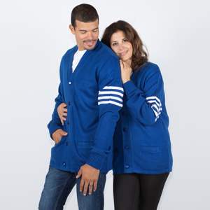 Suéter universitario cómodo y elegante: ideal para el uso diario y un aspecto atemporal - Product Image 1