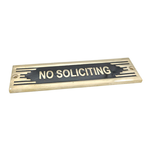 Plaque de porte en laiton « Pas de sollicitations » |   Plaque murale et de porte décorative en métal faite à la main, plaque nominative en laiton pour la décoration d'entrée de maison ou d'hôtel - Product Image 1