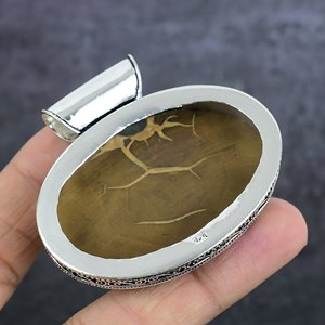 Colgante Ovalado de Piedra Natural con Efecto Agrietado, Aleación Metálica Antigua Bañada en Plata, Joyería Vintage Hecha a Mano, Estilo Bohemio, Regalo Unisex, Amor - Product Image 4