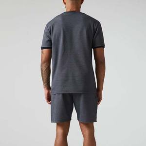 Ensemble deux pièces pour homme personnalisé de bonne qualité, vêtements d'été confortables, vente en gros, vêtements décontractés pour le sport, ensemble t-shirt et short pour homme - Product Image 2