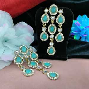 Pendientes acrílicos Kundan para mujer, lujoso acabado en tono dorado, ligero, respetuoso con el medio ambiente, metales no preciosos, ropa de fiesta - Product Image 2