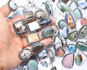 Venta al por mayor Lote de anillos de piedras preciosas mixtas Ajustable Vintage 925 Chapado en plata esterlina Joyería hecha a mano Tamaños Mix para niños - Product Image 1