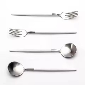 Juego de cubiertos de metal chapado en oro real Cubiertos de acero inoxidable de primera calidad Cuchara Tenedor Cuchillo Vajilla para boda y uso doméstico - Product Image 4