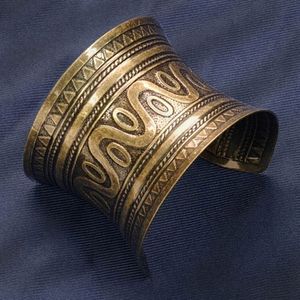 Brazalete de Latón, Anillo de Puño, Pulsera Chapada en Oro, Joyería Hecha a Mano para Mujer, Accesorio de Moda Moderno y Elegante para Bodas - Product Image 4