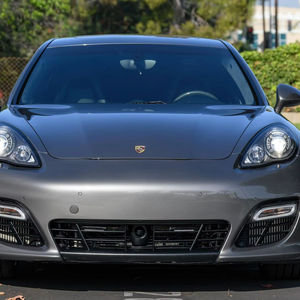 Panamera Turbo S 2012, V8 Twin-Turbo de 550 hp, Tracción en las Cuatro Ruedas, Gris Ágata Metalizado - Product Image 1