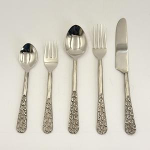 Juego de Cubiertos Reutilizables de 5 Piezas con Caja, Cubiertos de Acero Inoxidable de Alta Calidad para el Hogar, Restaurante y Regalo de Boda - Product Image 4