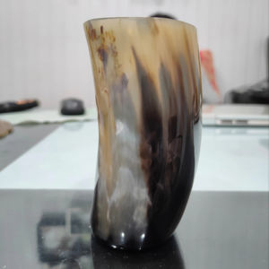 แก้วเขาสัตว์สไตล์ไวกิ้งขัดเงาอย่างดี เป็นมิตรกับสิ่งแวดล้อม สำหรับดื่มเบียร์ ไวน์ คุณภาพสูง ขนาดสั่งทำได้ - Product Image 1