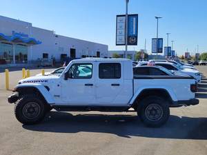 Jeep Gladiator Mojave 2023 Usado con Paquete para Clima Frío - Product Image 2